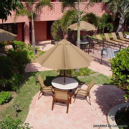 Away Inn Lauderdale-by-the-Sea Ресторант снимка