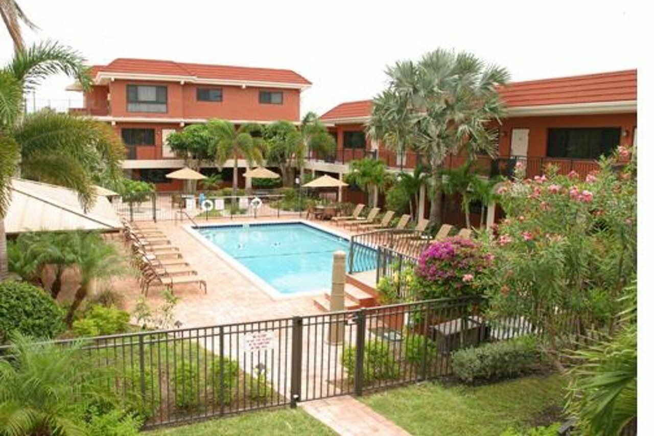 Away Inn Lauderdale-by-the-Sea Екстериор снимка