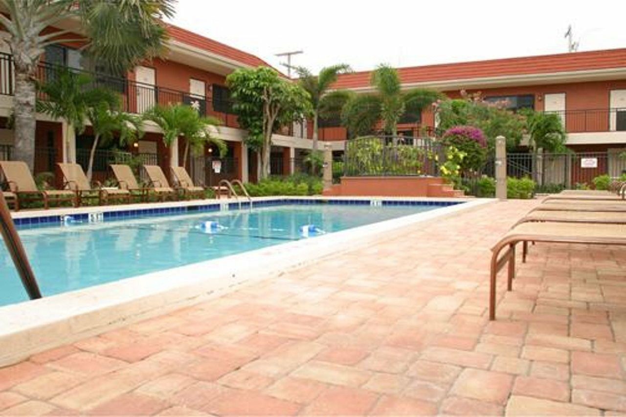 Away Inn Lauderdale-by-the-Sea Екстериор снимка